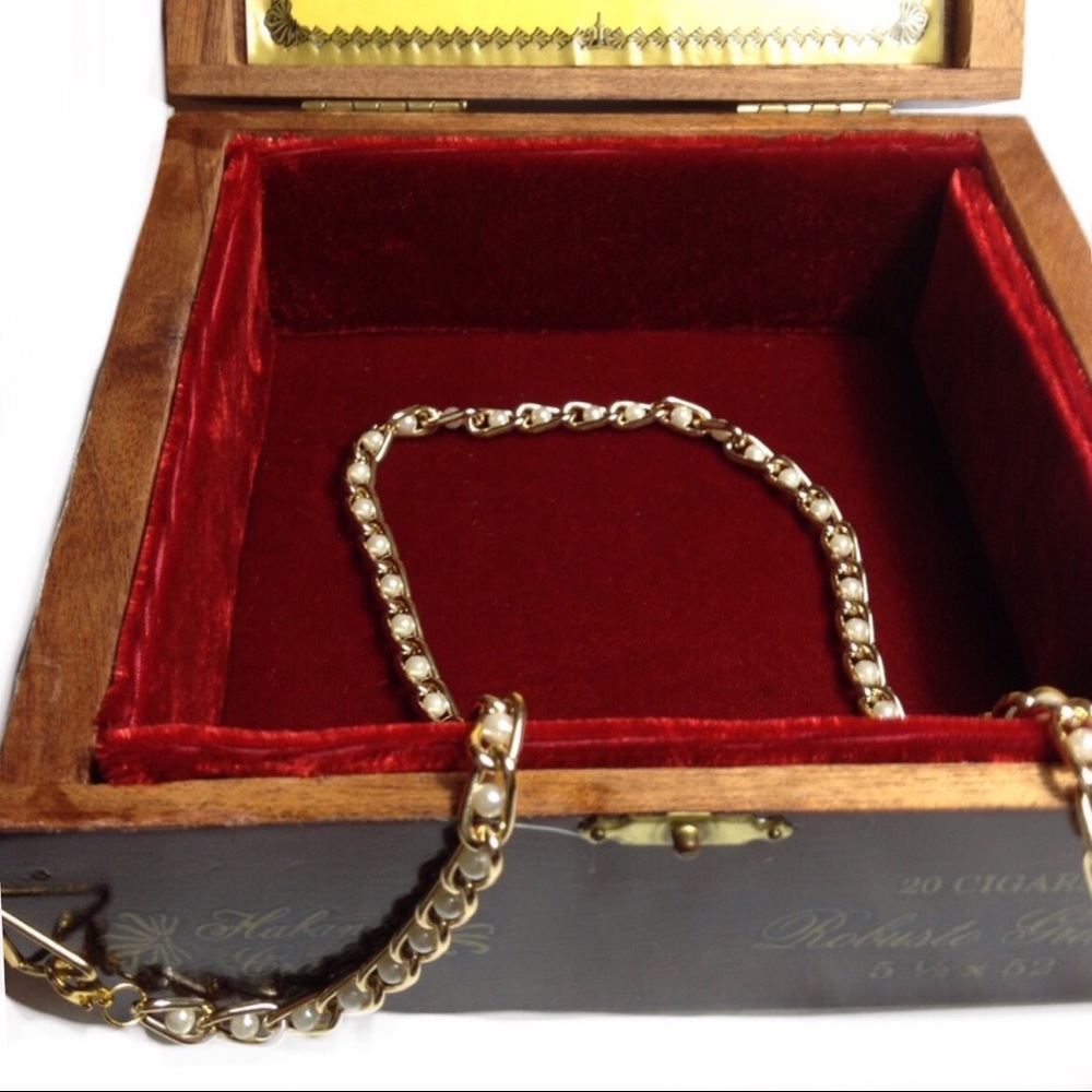 JOYA DE NICARAGUA cigar box wood purse